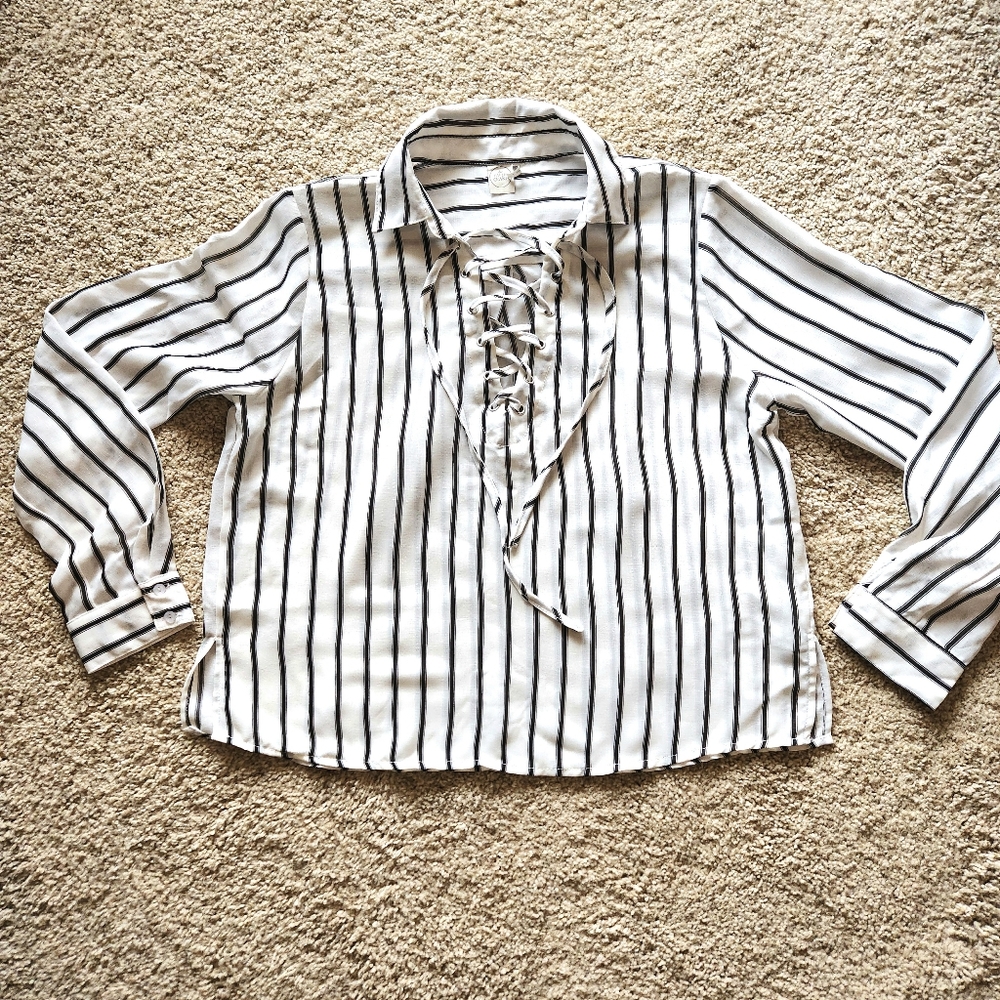 Anthropologie Paper Crane Blouse Size L lace up front white with black stripes